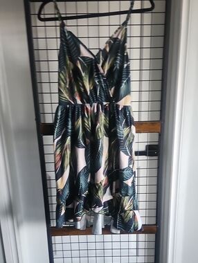 Leaf-Print High-Low Spaghetti Strap Dress in Black and Green